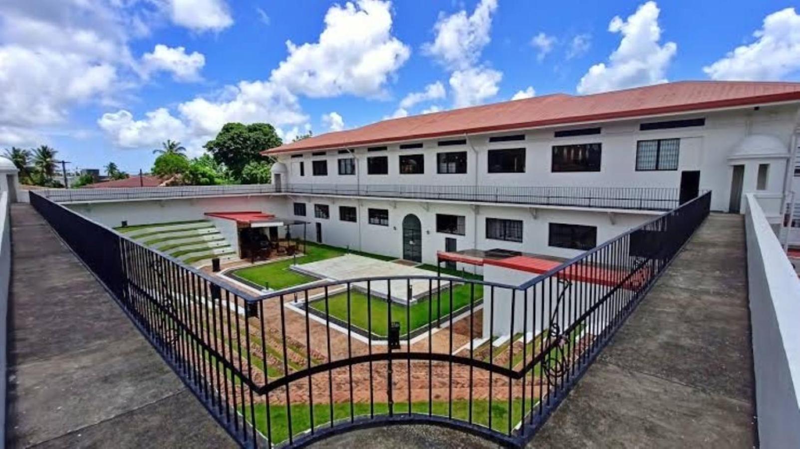 Fernando'S Hotel Sorsogon Exteriör bild