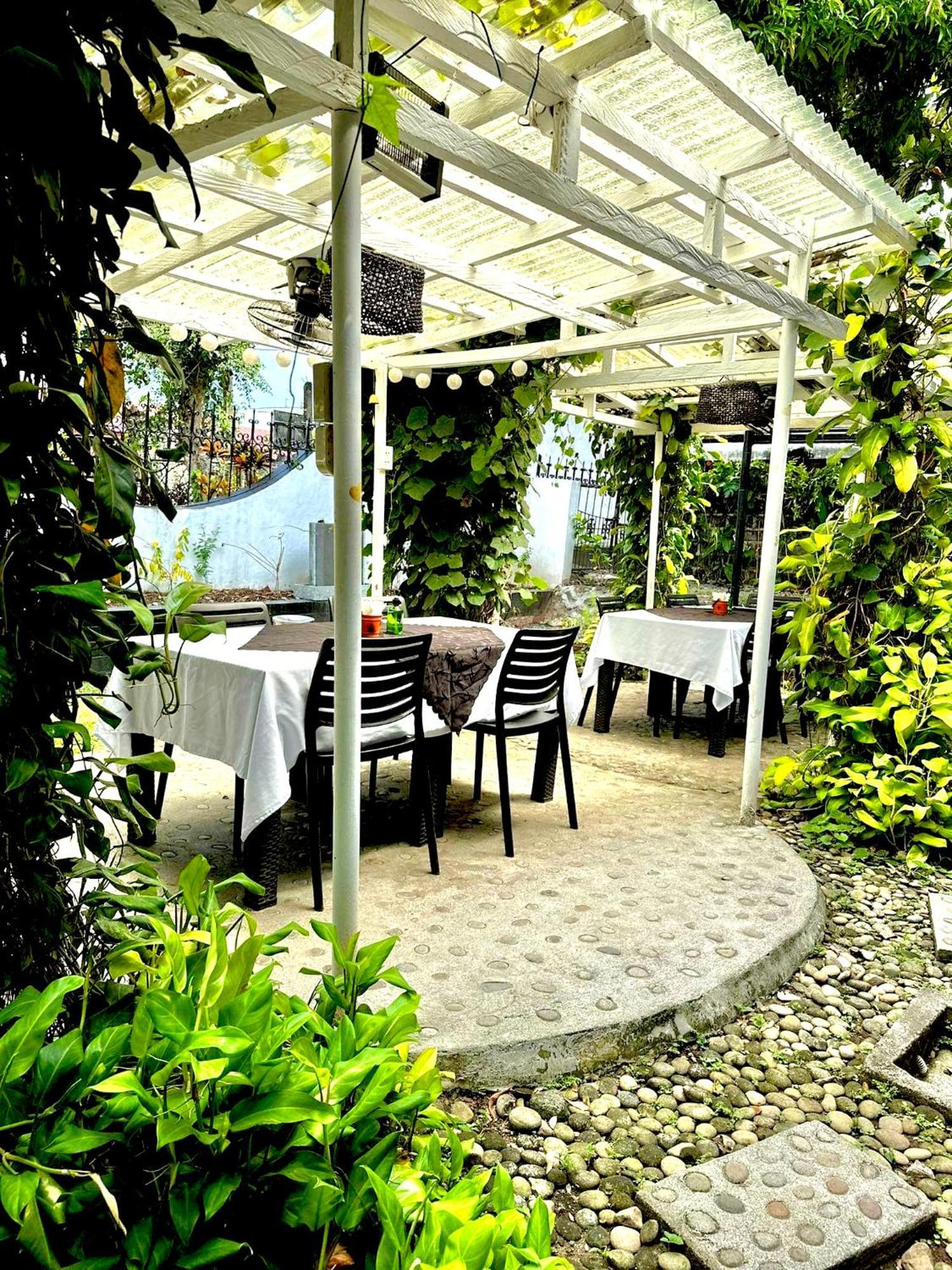 Fernando'S Hotel Sorsogon Exteriör bild